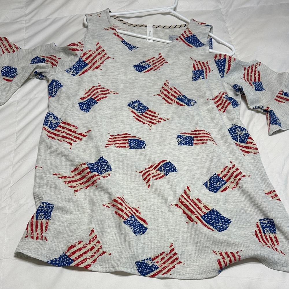 Honeyme Gray Cold-Shoulder Tee with Red & Blue Flag Print